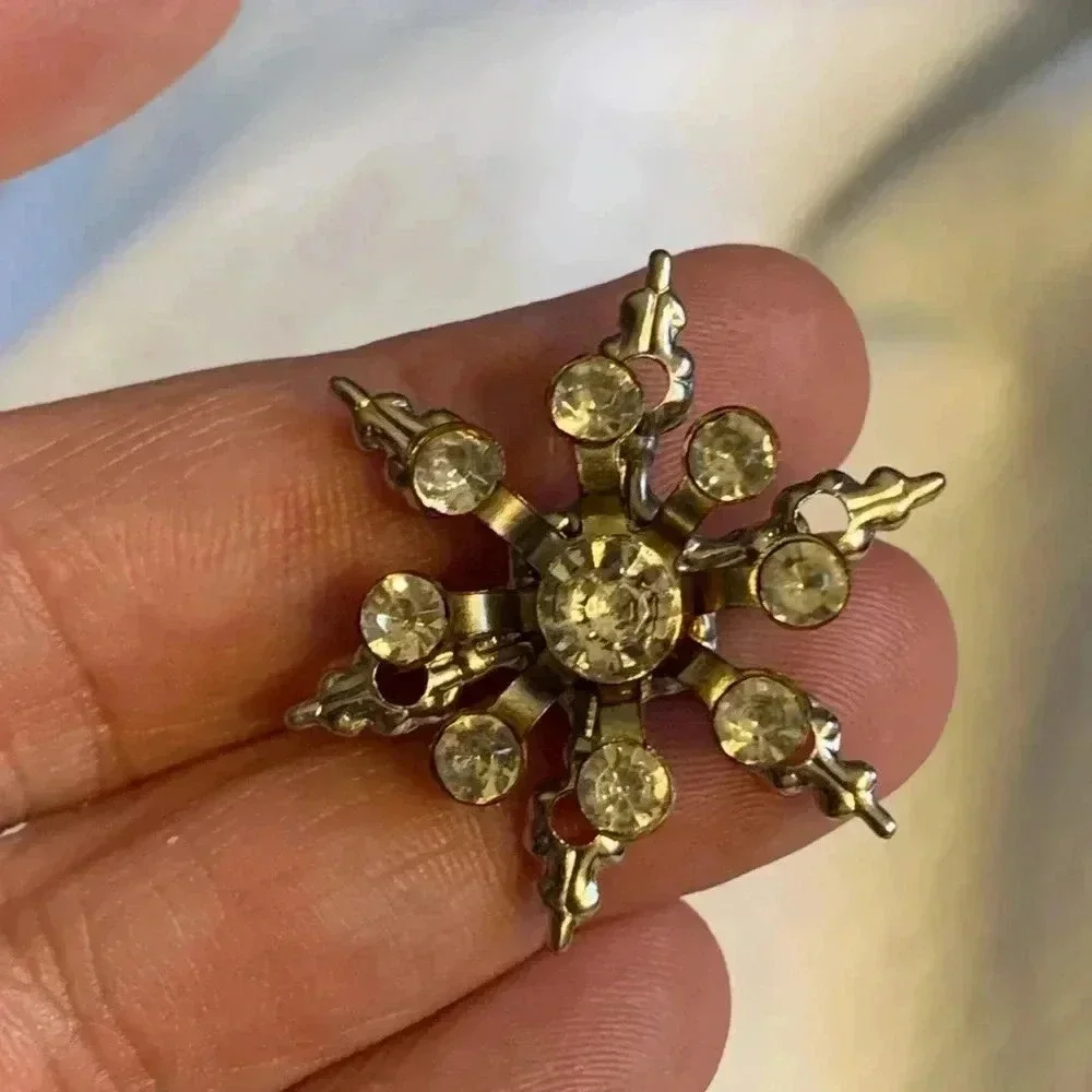 Vintage Snowflake 1945ish Mid Century Atomic Era  Rhinestone pin / Brooch